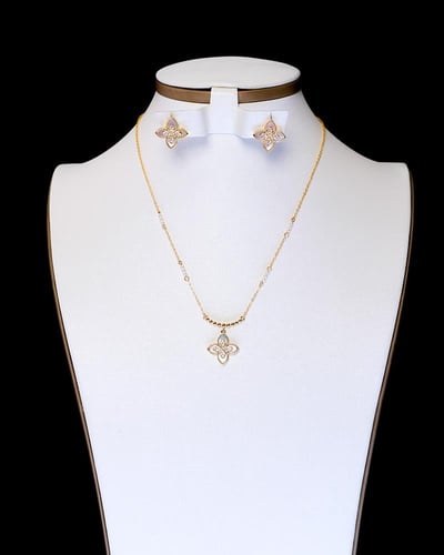 شوكر نسائي بتعليقة زهرة مع حلق | SEASON