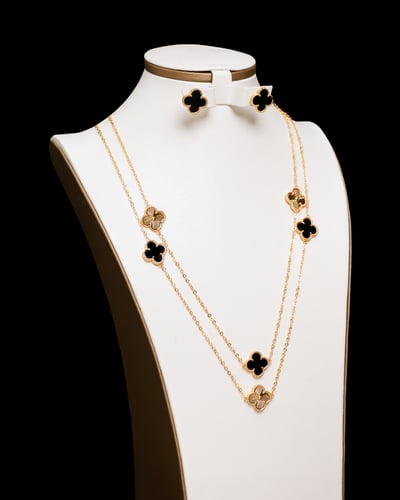 طقم بطابع الوردة