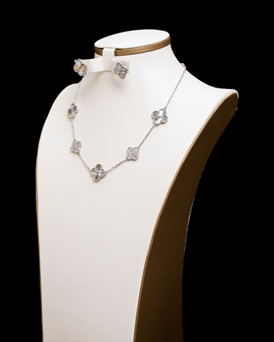 طقم بطابع الوردة