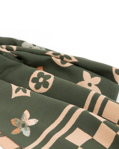 شال بنقشة زهور