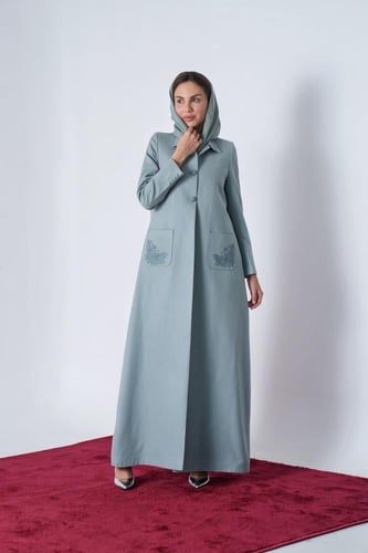 عباية بليزر جوخ فاخر بجيوب أمامية مطرزة يدوياً - س...