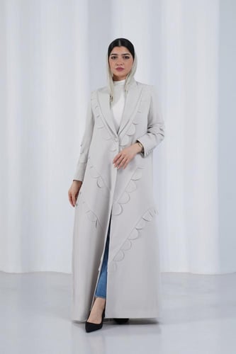 عباية بليزر كريب فاخر بقصات مميزة - بيج/رمادي فاتح