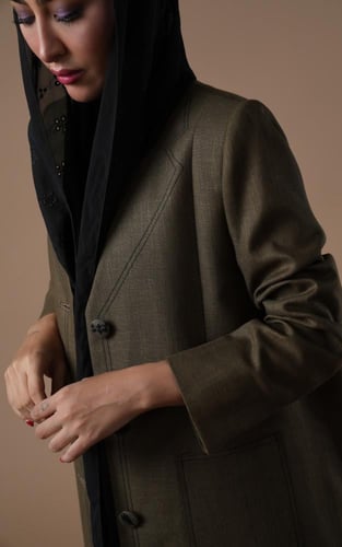 جاهز - عباية بليزر لينن هندي مطرز بالأسود بجيب أما...