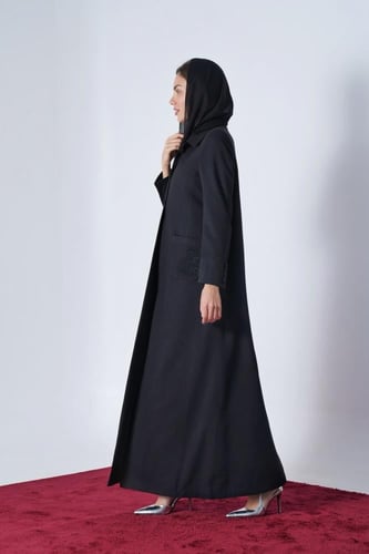 عباية بليزر جوخ فاخر بجيوب أمامية مطرزة يدوياً - أ...