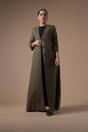 جاهز - عباية بليزر لينن هندي مطرز بالأسود بجيب أما...