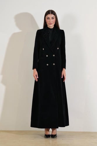 عباية بليزر من المخمل شمواه بأزارير تويد وبروش ورد...