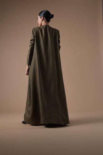 جاهز - عباية بليزر لينن هندي مطرز بالأسود بجيب أما...