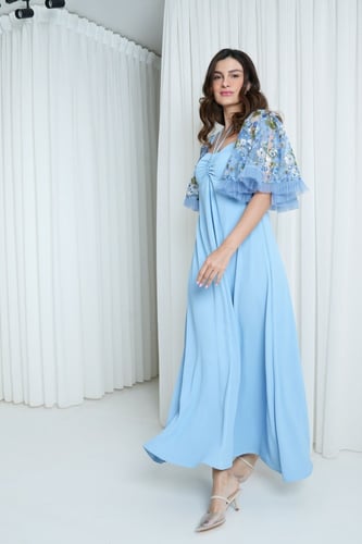 فستان كريب بأكمام من التل المطرز بالورد مكشوف الصد...