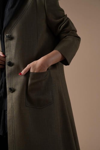 جاهز - عباية بليزر لينن هندي مطرز بالأسود بجيب أما...