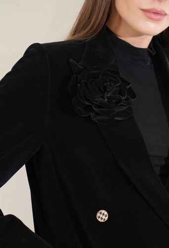 عباية بليزر من المخمل شمواه بأزارير تويد وبروش ورد...