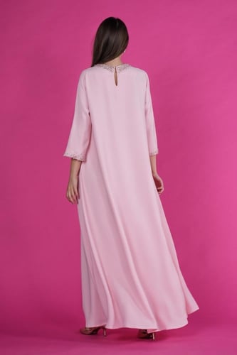 فستان زهري أنيق بفيونكات وشك يدوي من الخزر على الص...