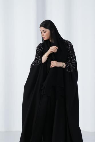 عباية سهرة بشت كريب أسود بكريستال زهري مثنور على ا...