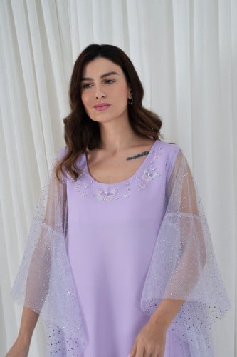 جلابية من الكريب والتل مطرزة بالخزر والكريستال
