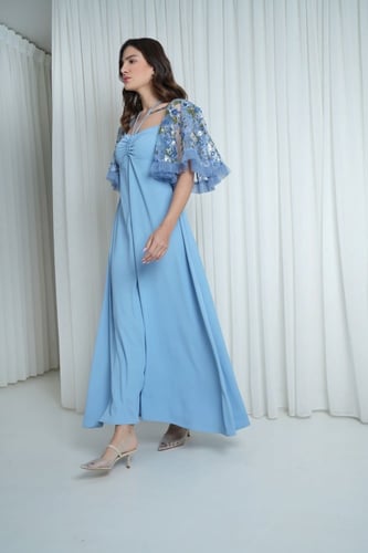 فستان كريب بأكمام من التل المطرز بالورد مكشوف الصد...