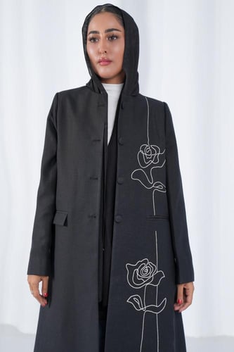 جاهز - عباية بليزر لينن هندي بتطريز ورد على الصدر...