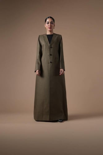 عباية بليزر لينن هندي مطرز بالأسود بجيب أمامي