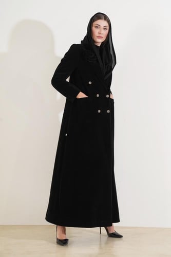 عباية بليزر من المخمل شمواه بأزارير تويد وبروش ورد...