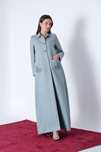 عباية بليزر جوخ فاخر بجيوب أمامية مطرزة يدوياً - س...