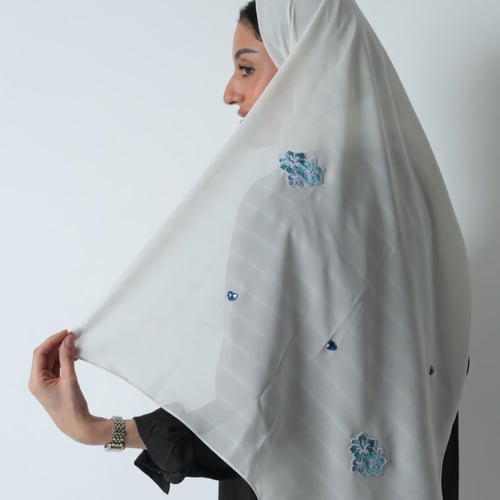 طرحة الوردة الزرقاء