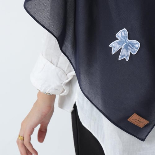 طرحة الفيونكة الزرقاء