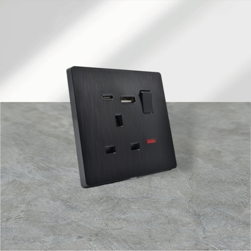 فيش 13 أمبير تايب سي USB اسود مطفي الرائد