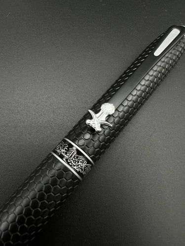 قلم بشعار سيفين ونخلة-فضي