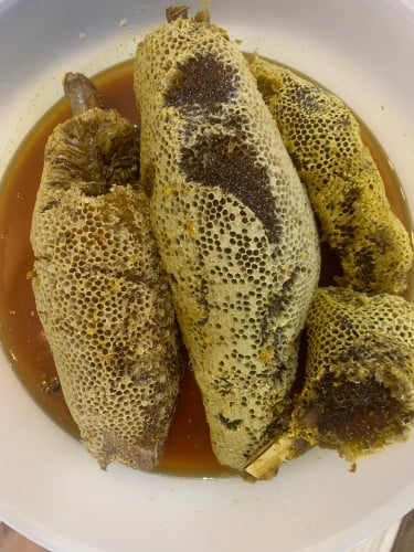 عسل جبلي حر شمع