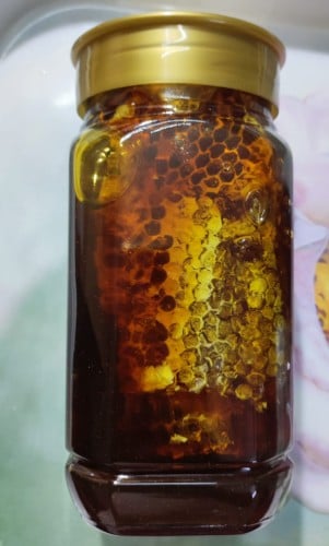 عسل قرض سائل بقطع من الشمع