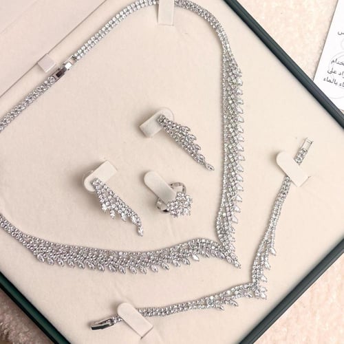 طقم زركون بتصميم أنيق