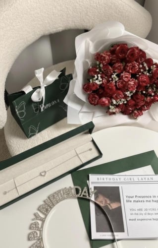 هديه ميلاد + ورد