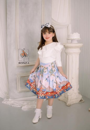 تنورة وبلوزة لؤلؤ الأعماق