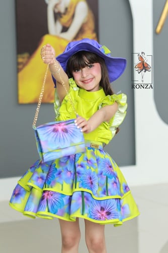 تنورة وبلوزة لافيا