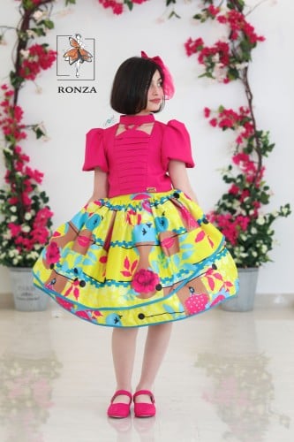 تنورة وبلوزة وهج الفوشي