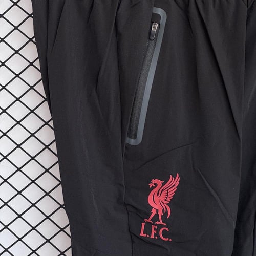 طقم تدريب شتوي ليفربول 2025-2026 ضد الماء اسود