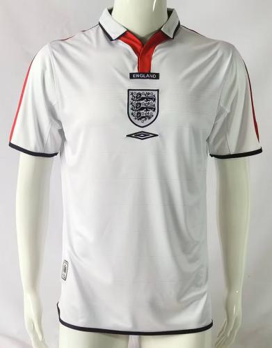 طقم منتخب انجلترا موسم 2004 ابيض