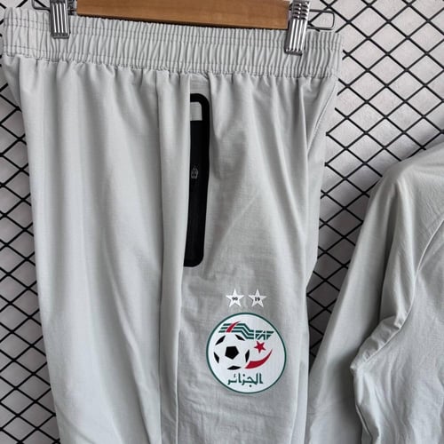 طقم تدريب شتوي منتخب الجزائر 2025-2026 ضد الماء ر...