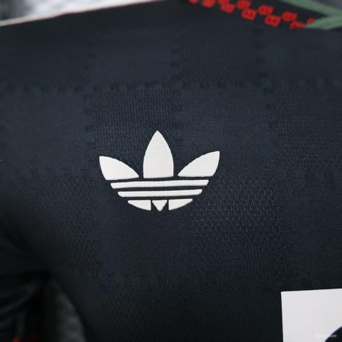 طقم بايرن ميونخ الثالث 2025-2026