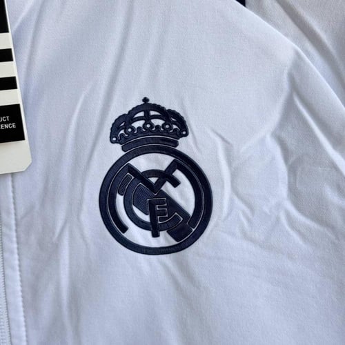 طقم تدريب شتوي ريال مدريد 2025-2026 ضد الماء ابيض