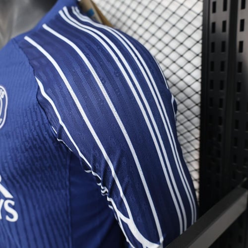 طقم باريس سانت جرمان الرابع 2024-2025 كم طويل