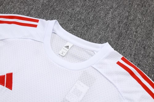 طقم تدريب صيفي ليفربول 2025-2026 ابيض