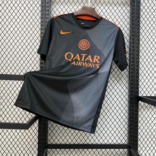طقم انتر ميلان قبل المباراة 2025-2026
