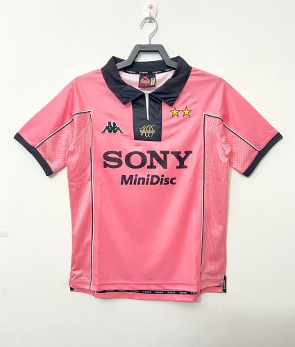 طقم يوفينتوس موسم 1997-1998 وردي