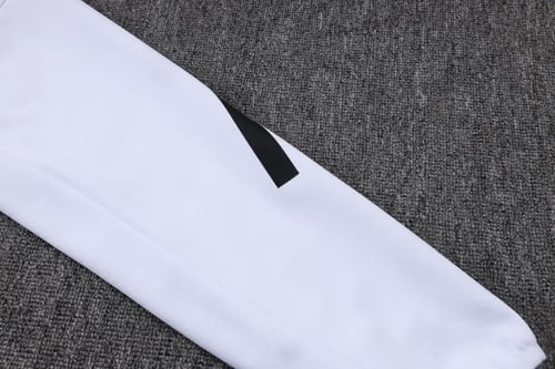 طقم تدريب شتوي يوفنتوس 2025-2026 جاكيت قبعة