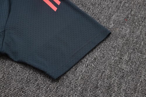 طقم تدريب صيفي بولو بايرن ميونخ 2025-2026 كحلي