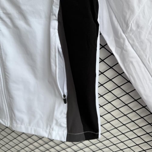 طقم تدريب شتوي ريال مدريد 2025-2026 ضد الماء ابيض