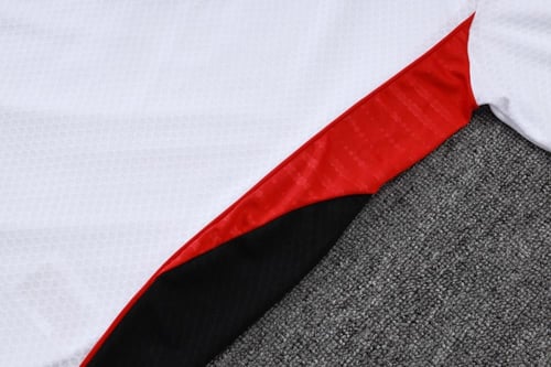 طقم تدريب صيفي بولو بايرن ميونخ 2025-2026 ابيض