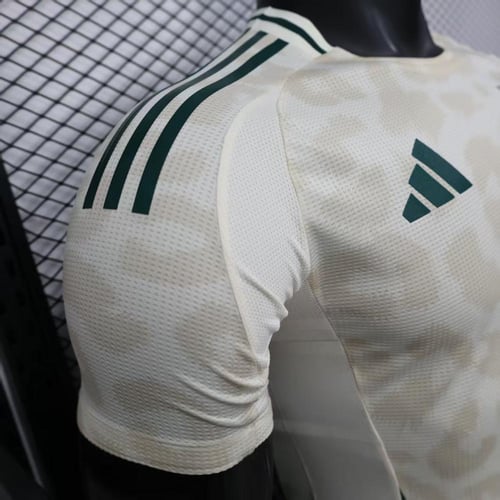 طقم المنتخب السعودي الاحتياطي 2025-2026