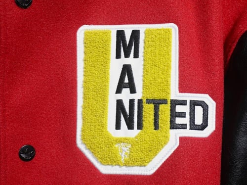 جاكيت مانشستر يونايتد 2025-2026 احمر