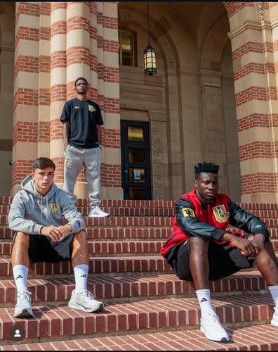 جاكيت مانشستر يونايتد 2025-2026 احمر