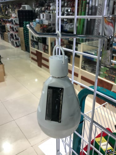 لمبة على الطاقة بمعلاق